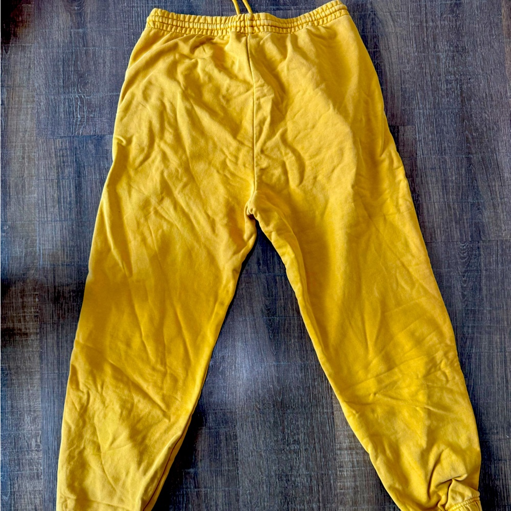 EARLY 2000’s YELLOW LEVI SWEAT PANTS